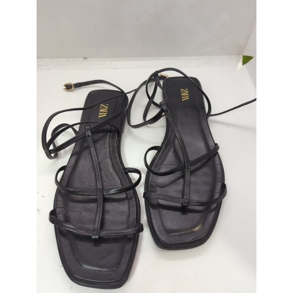 Zara Woman’s Flat Black Strappy Sandals With  Ankle Strap Buckles Size 38/7.5 - Picture 2 of 8